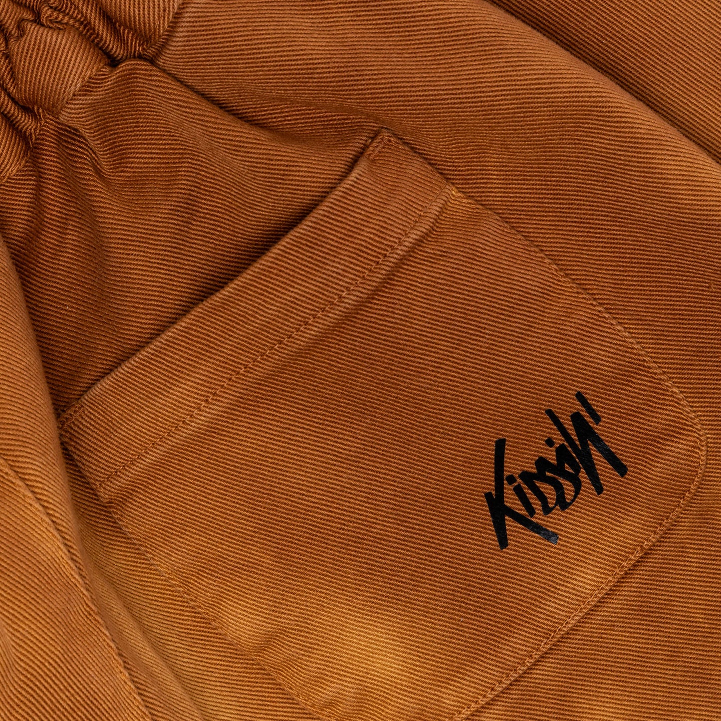 CHINO JOGGER CON TASCHE
